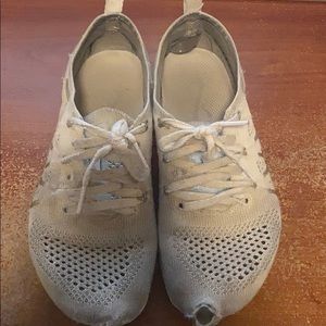 Very worn NFINITY Flyte cheer shoes!